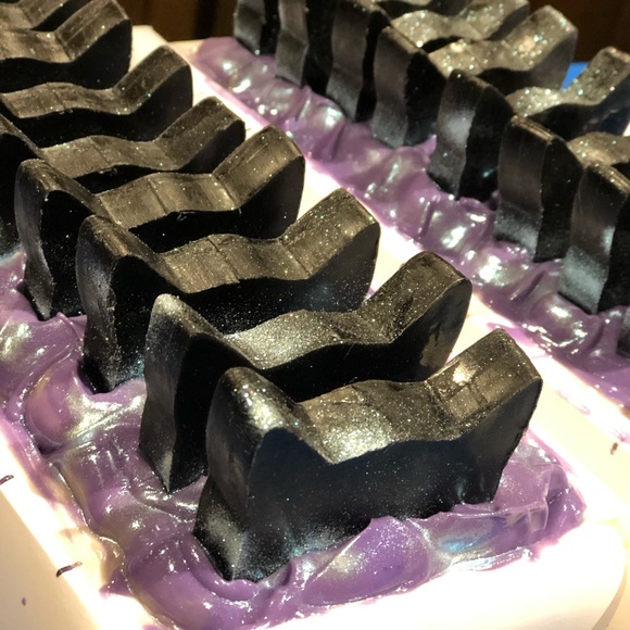 🧼Salem artisan seasonal soap snow witch scent🧼 - Picture 6 of 11
